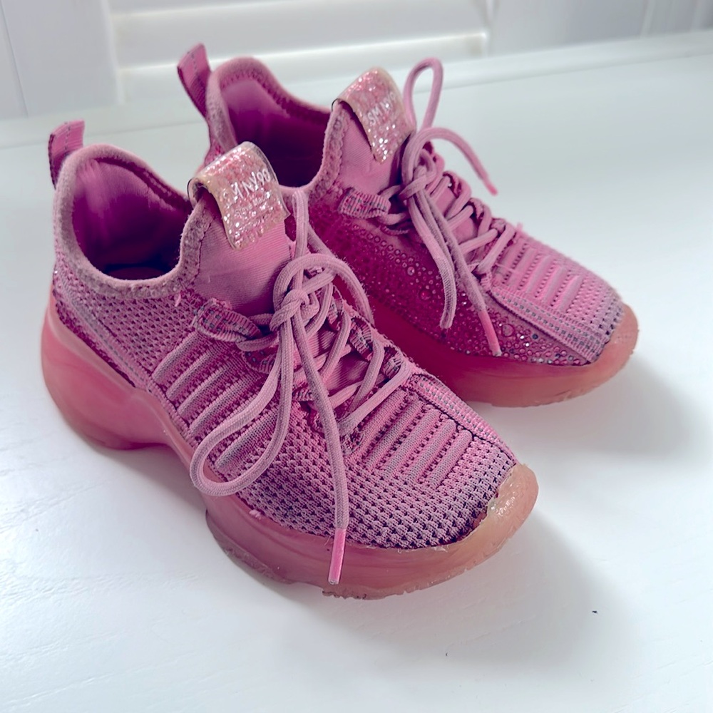 Steve Madden girls tennis shoe